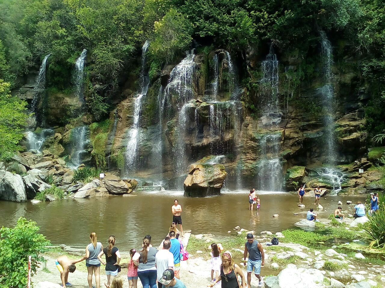 Complejo Recreativo 7 Cascadas: todo lo que tenés que saber acerca de este  increíble lugar ubicado en La Falda • Canal C